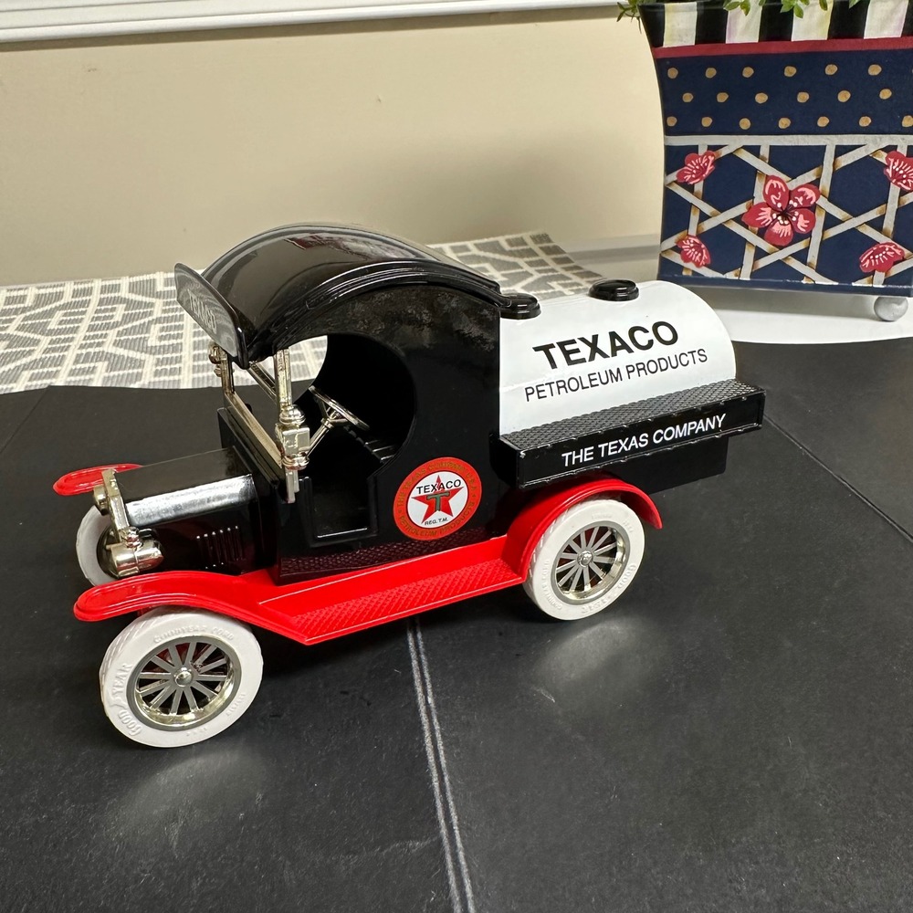 1912 Ford Texaco Oil Tanker Delivery Car Coin Bank w/ Key‎ GearBox Toys Vintage